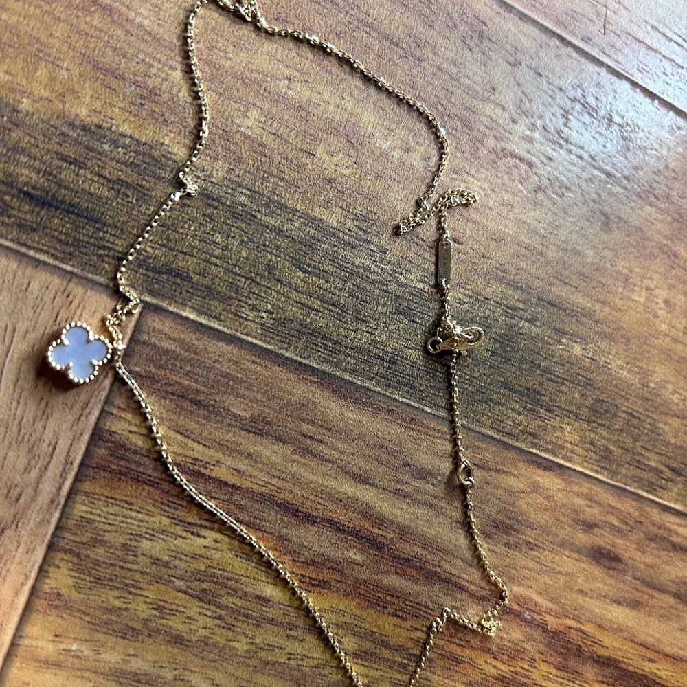 Van Cleef Sweet Alhambra pendant 18k mother of pearl